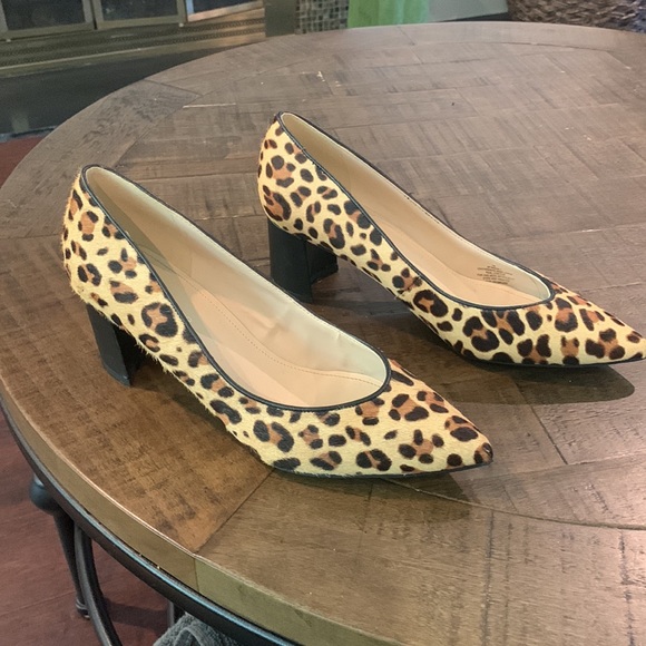 A pair of Marc Fisher shoes - Picture 2 of 7